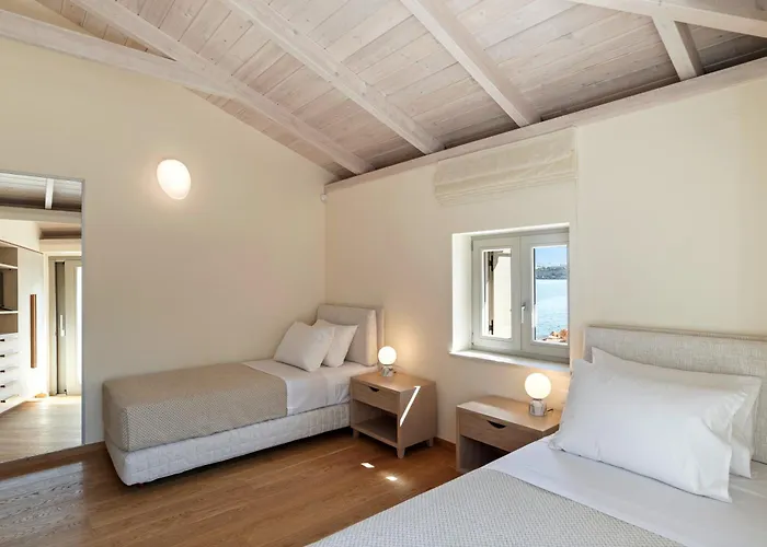 Kormoranos-hydrobates Waterfront Villa