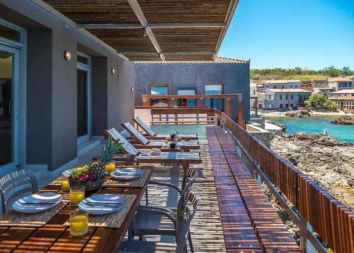 Kormoranos-hydrobates Waterfront Villa *