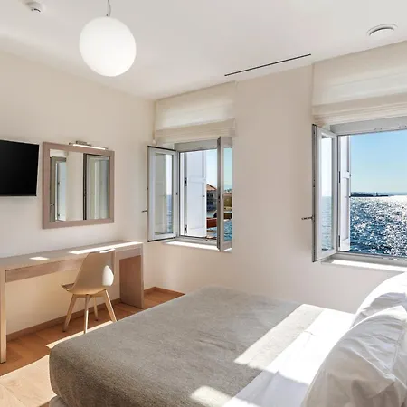 Kormoranos-hydrobates Waterfront Villa *