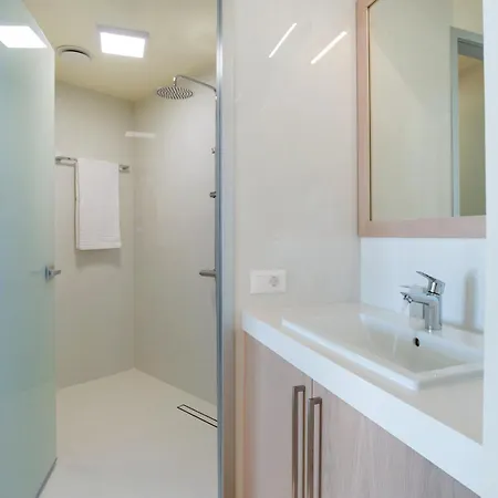 Kormoranos-hydrobates Waterfront La Canée