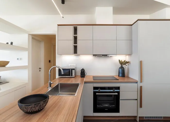 Kormoranos-hydrobates Waterfront La Canea