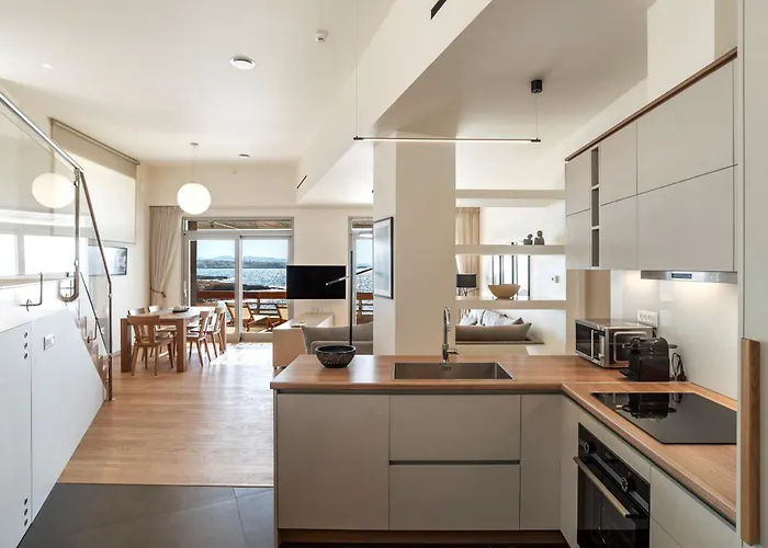 Kormoranos-hydrobates Waterfront * La Canea