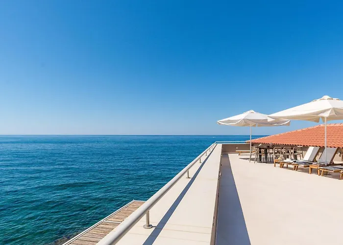 Kormoranos-hydrobates Waterfront *