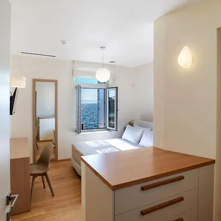 Kormoranos-hydrobates Waterfront