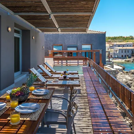 Kormoranos-hydrobates Waterfront Villa *