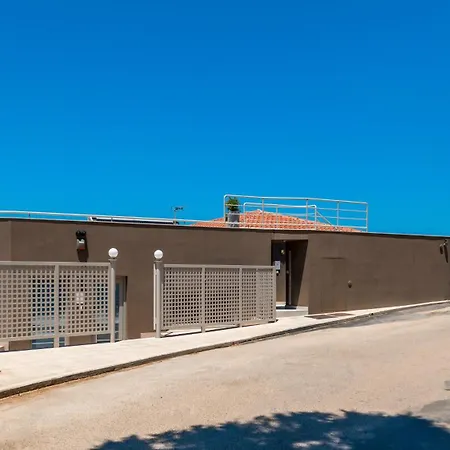 Kormoranos-hydrobates Waterfront *