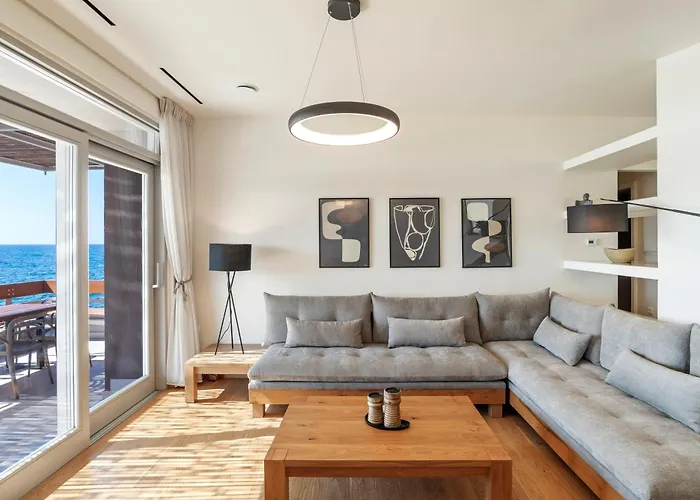 Kormoranos-hydrobates Waterfront *