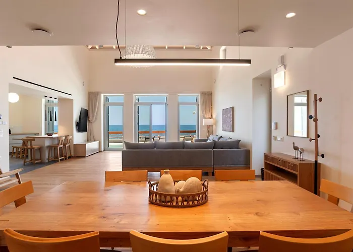 Kormoranos-hydrobates Waterfront Villa *