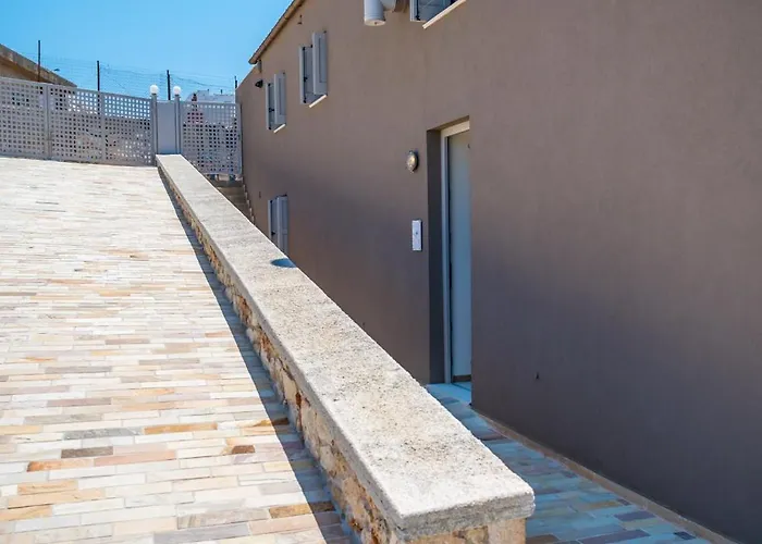 Kormoranos-hydrobates Waterfront Villa