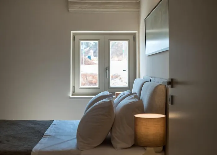 Kormoranos-hydrobates Waterfront * La Canée