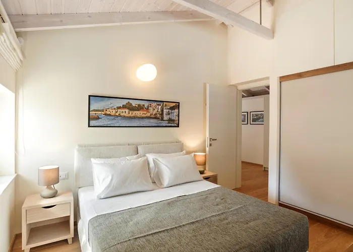 Kormoranos-hydrobates Waterfront Villa