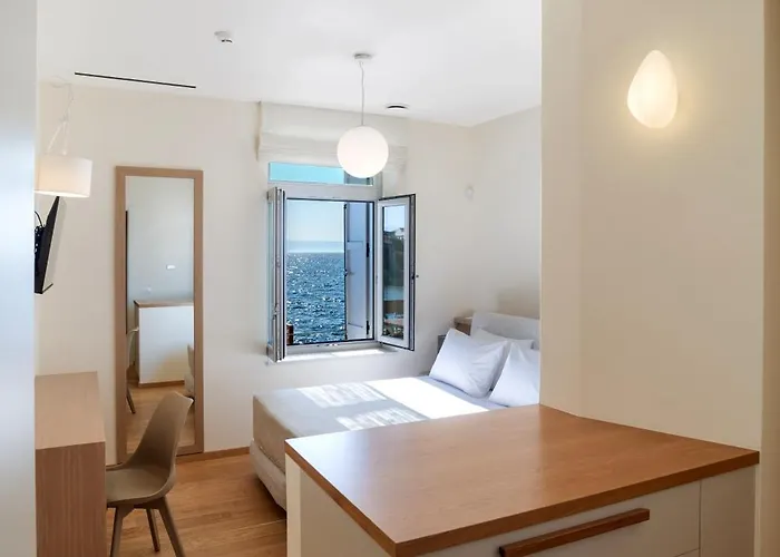 Kormoranos-hydrobates Waterfront