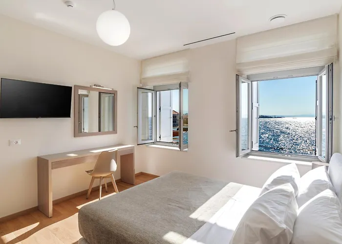 Kormoranos-hydrobates Waterfront Villa *